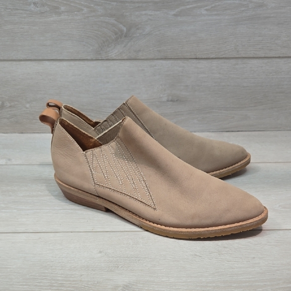 Gentle Souls Women By Kenneth Cole Leather Pointed Toe Slip-On Shoes Boots 9M - Picture 1 of 11